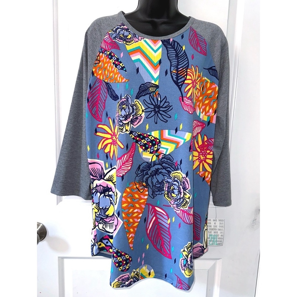 Lularoe Randy colorful flower/leaf print top NWT